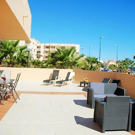 Front Beach, 4 People, Free Wifi Апартаменты