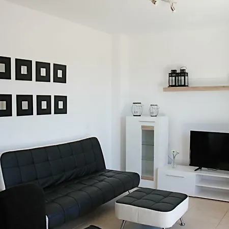 Front Beach, 4 People, Free Wifi Апартаменты