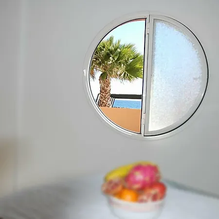 Апартаменты Front Beach, 4 People, Free Wifi Пуэртито-де-Гуимар