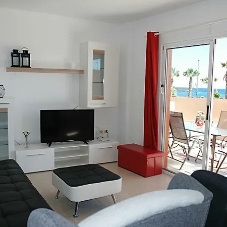 Апартаменты Front Beach, 4 People, Free Wifi *